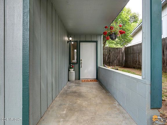 4th image of 8850 Pioneer Dr