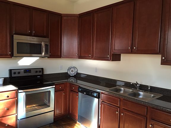 3rd image of 915 N 35th St