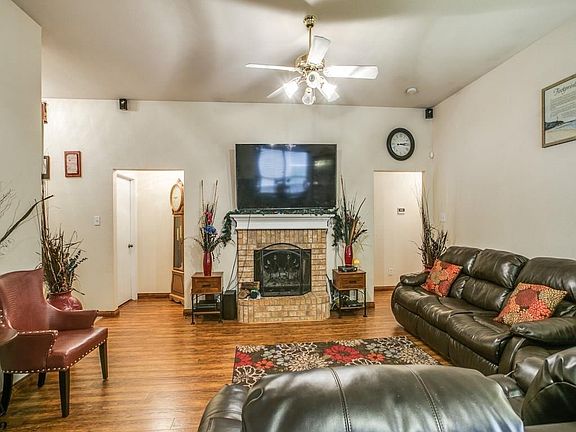 4th image of 820 Buffalo Springs Dr