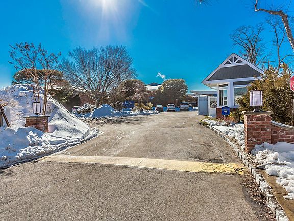 2nd image of 1 Toms Point Ln #B1-1b