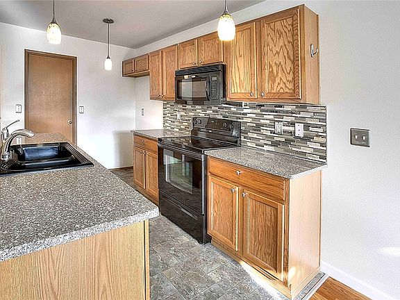 3rd image of 3058 Hoffman Hill Blvd