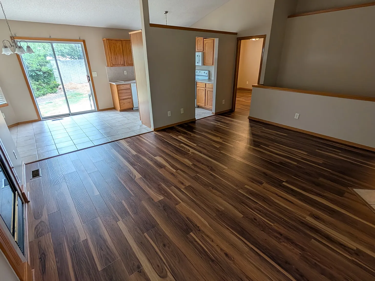 3 bed, 2080 sqft, $1,600 — Photo 3