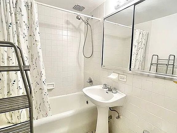 3rd image of 25 Tudor City Pl APT 1622