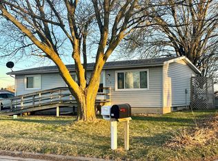 919 N Scenic Dr, Oakland, IA 51560