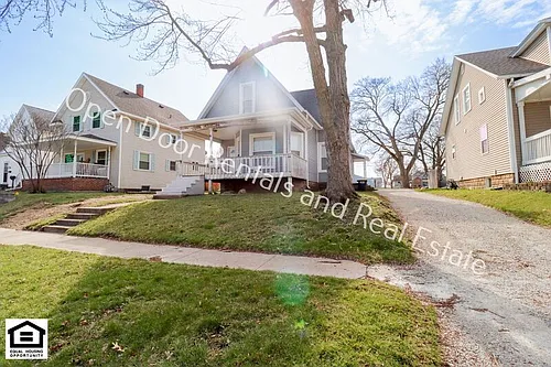 515 1/2 N State St Photo 1