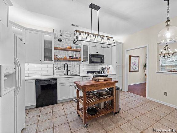4th image of 3900 Cromwell Ln Unit 1