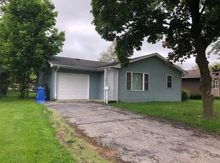 752 Navajo Dr, Carpentersville, IL