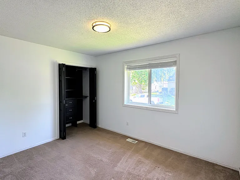 3057 Hampshire Ave S — Photo 15