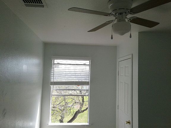 4th image of 2515 Hicks Ave