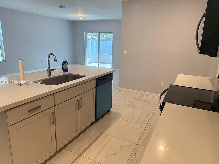 462 NE 6th Pl — Photo 8