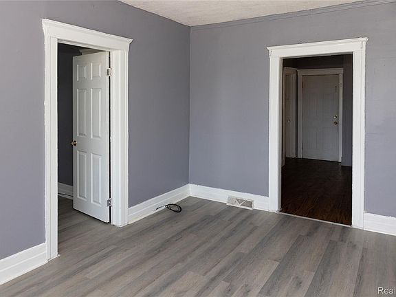 5th image of 2441 Holbrook St