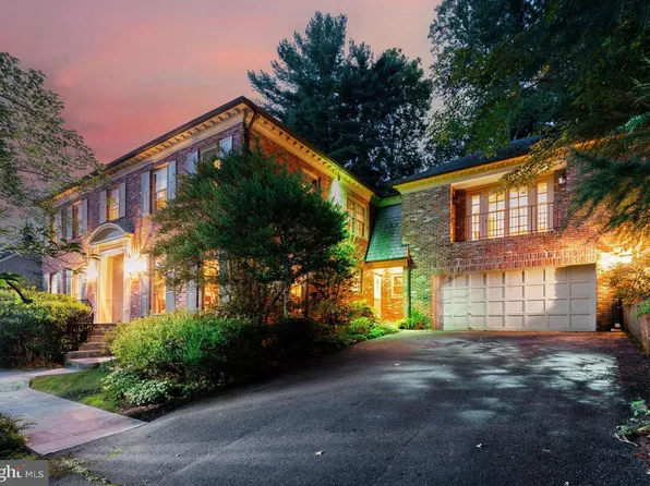 7205 Helmsdale Rd, Bethesda, MD 20817