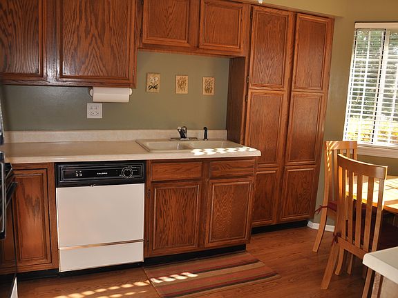 3rd image of 541 Canterbury Dr