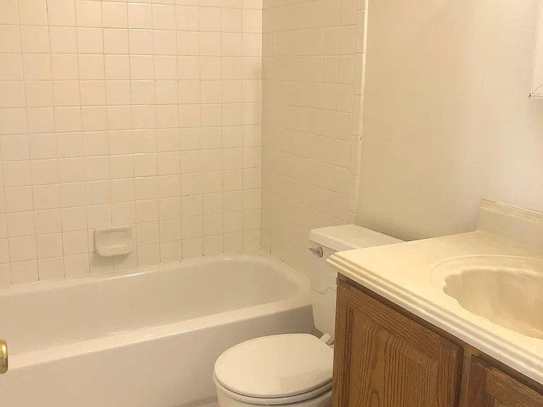1301 W Lake Lansing Rd — Photo 11
