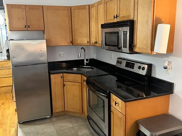 12 Stoneholm St APT 403, Boston, MA 02115