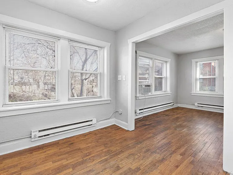 3933 Charlotte St — Photo 14