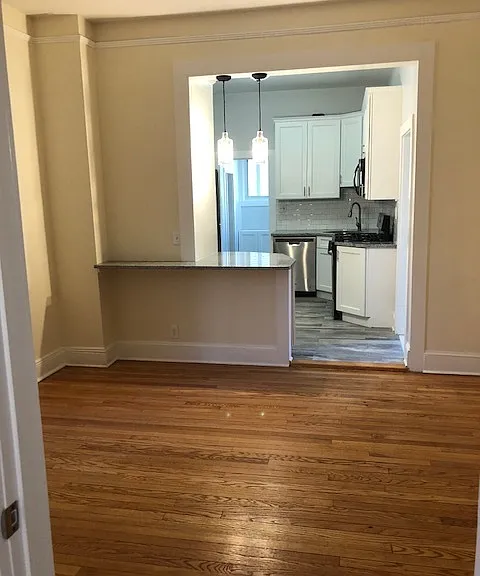 129 N Highland Ave — Photo 2