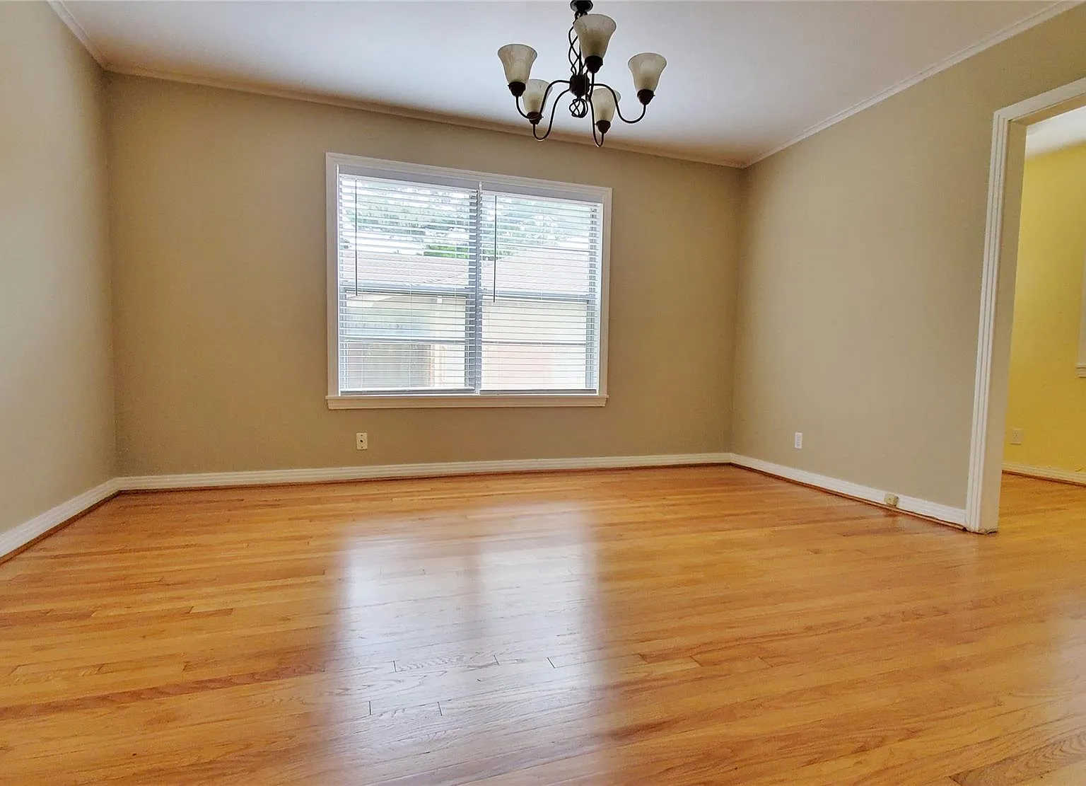 2 bed, 2.0 bath, 1800 sqft, $2,300 — Photo 3