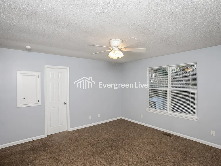 410 Clyde Ct — Photo 13