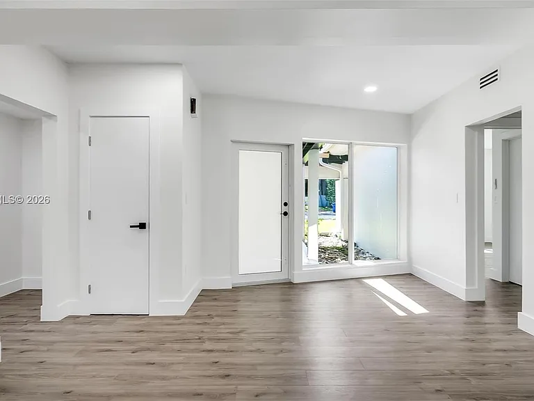 1500 NE 13th Pl — Photo 12