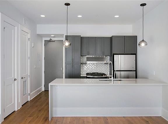 5th image of 221 Chartres St #501
