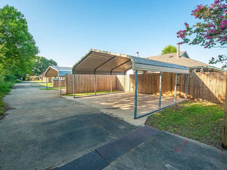 6218 Bell Gables — Photo 3