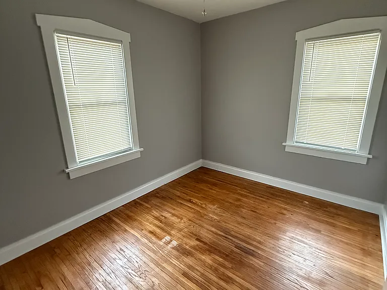 524 Upton Ave — Photo 6