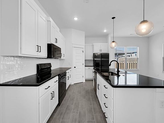 5th image of 1410 Emmerson St