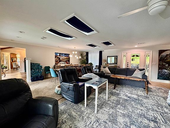 5th image of 121 Kathy Ln