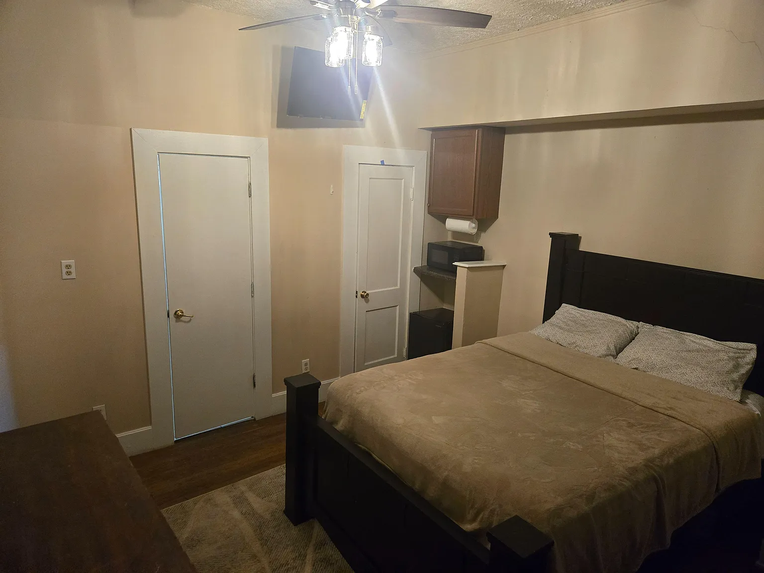 4 bed, 5.5 bath, 3071 sqft, $1,001 — Photo 2