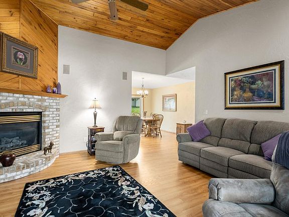 3rd image of 2902 Fieldcrest Dr