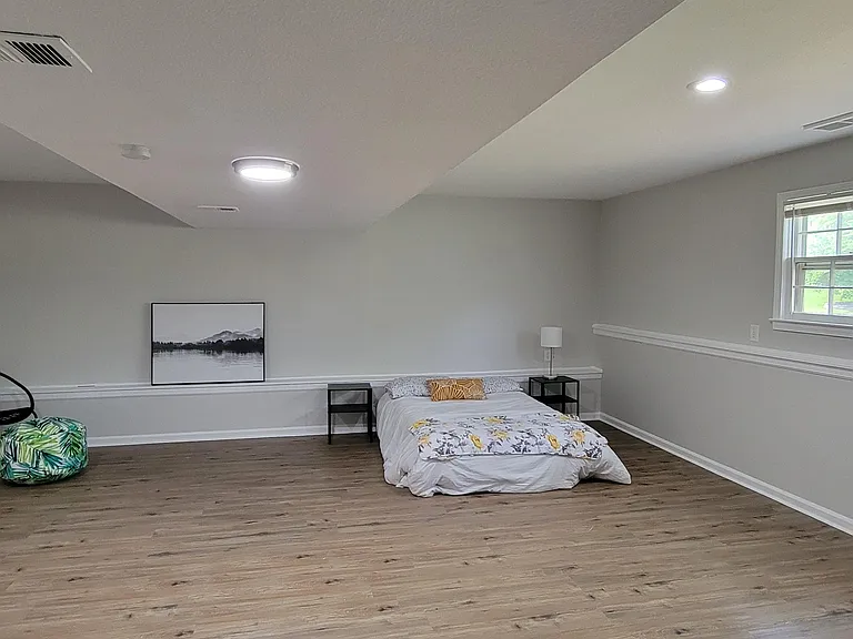 NE Locust Dr — Photo 2