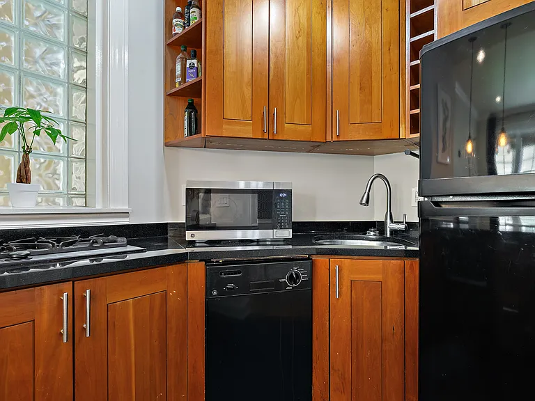 70 E Scott St #308 — Photo 16