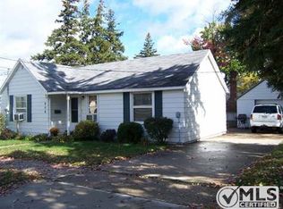 906 Hemlock St, Clare, MI 48617