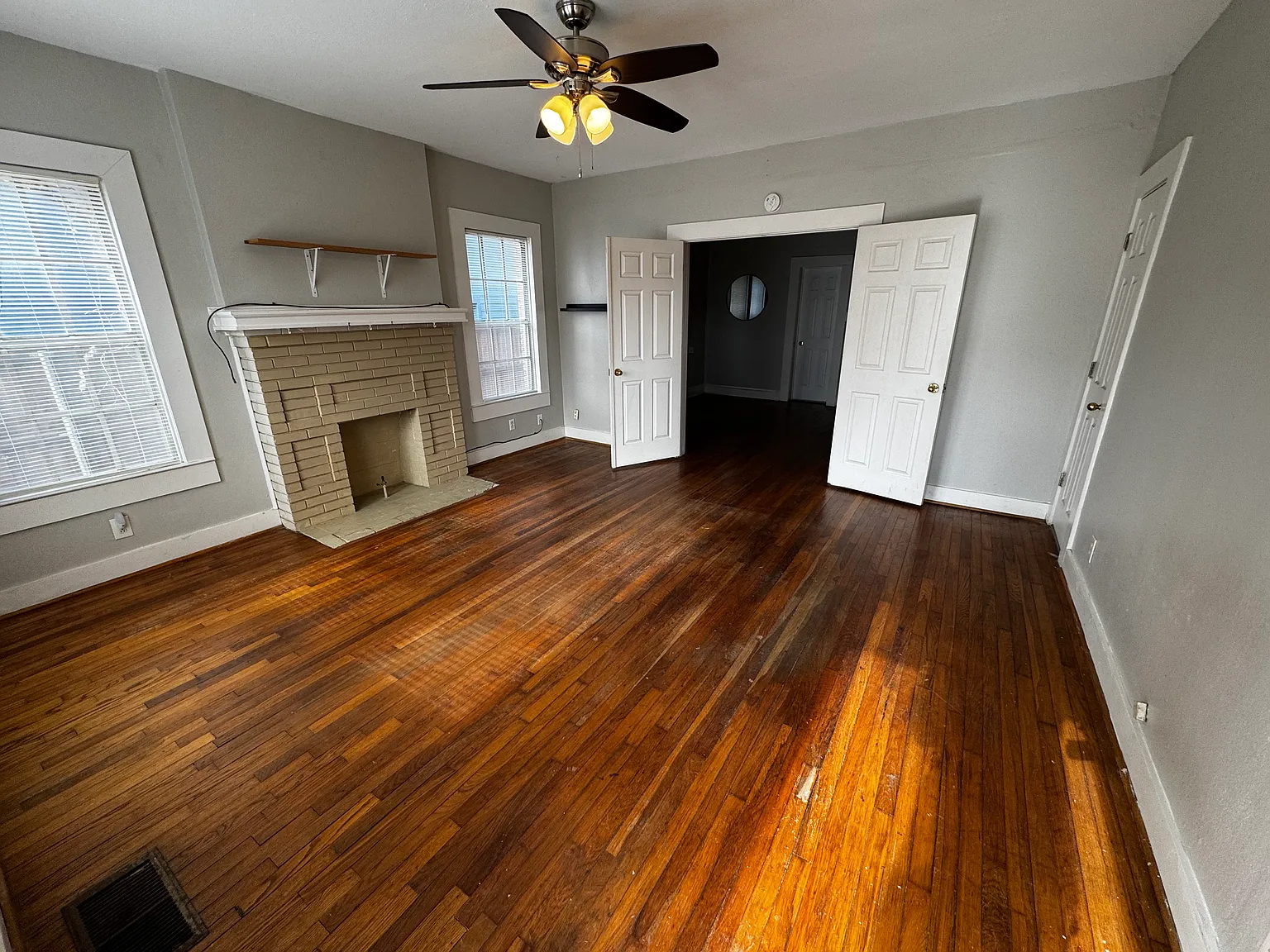 1 bed, 900 sqft, $1,195 — Photo 2