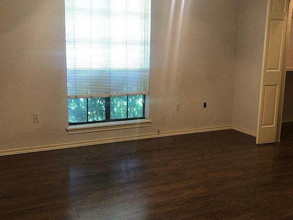 3rd image of 1117 Wisteria Ave