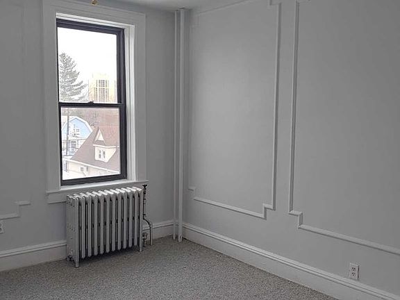 5th image of 287 Lawton Ave