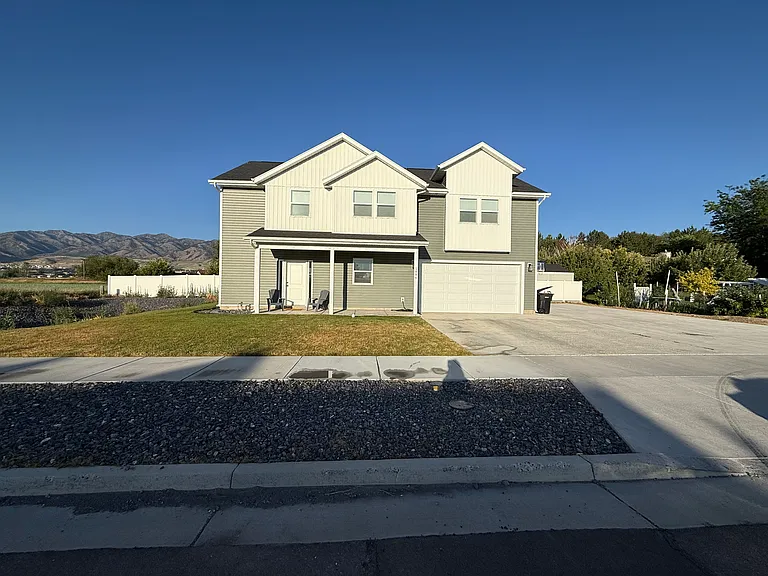 1886 N 250 W — Photo 11