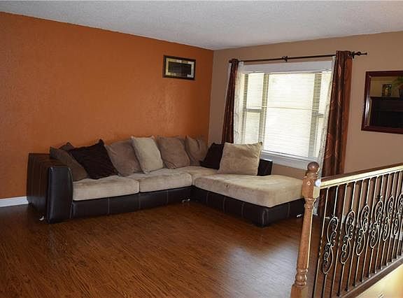 3rd image of 822 N Arapaho St