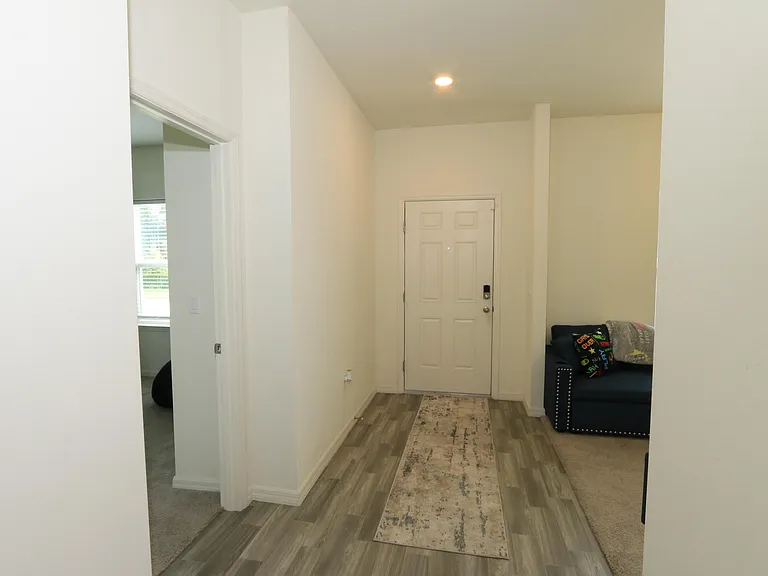 592 SW Dauphin Ave — Photo 12