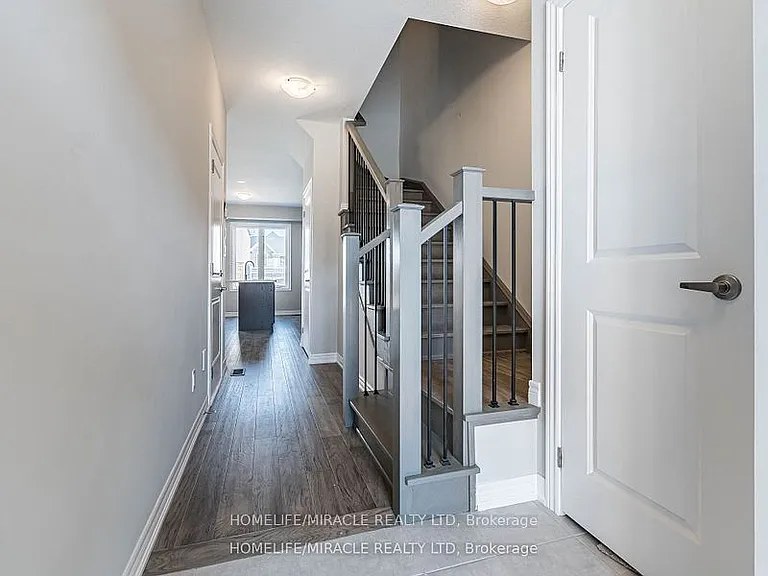 140 Aquasanta Cres — Photo 6