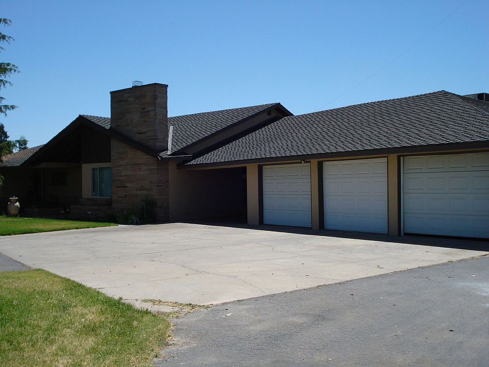 Veiw of Garages and front of Main house