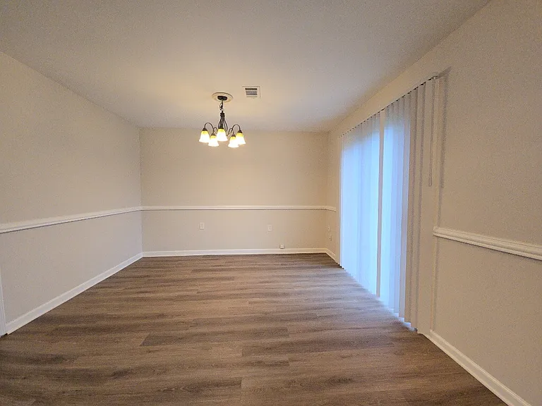 981 Olympia Dr — Photo 5