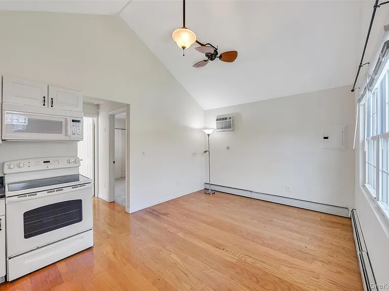 22 Maplewood Ave — Photo 16