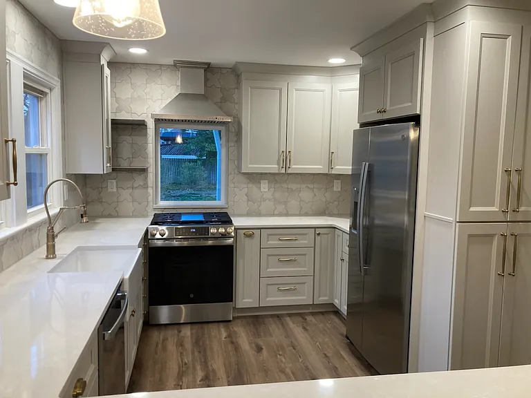247 W Franklin Ave — Photo 3
