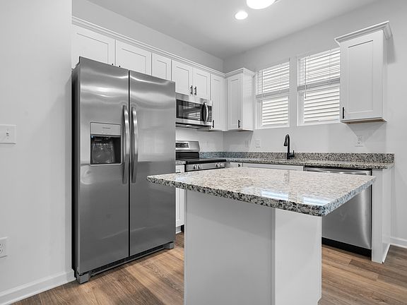 5th image of 207 9th Ave SE
