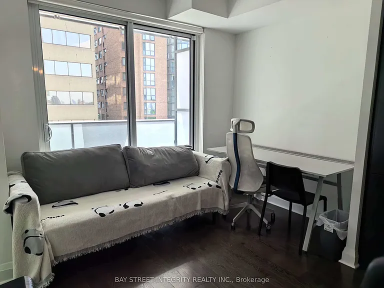1080 Bay St #701 — Photo 2