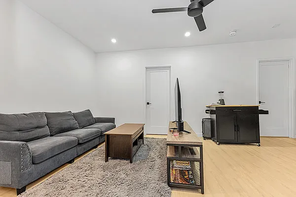 Rented by REAL New York | media 3