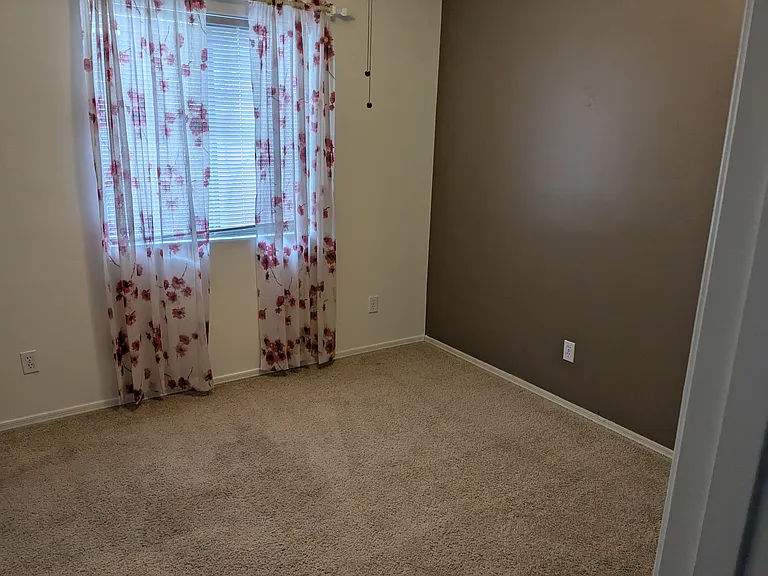 610 S Voyager Dr — Photo 7