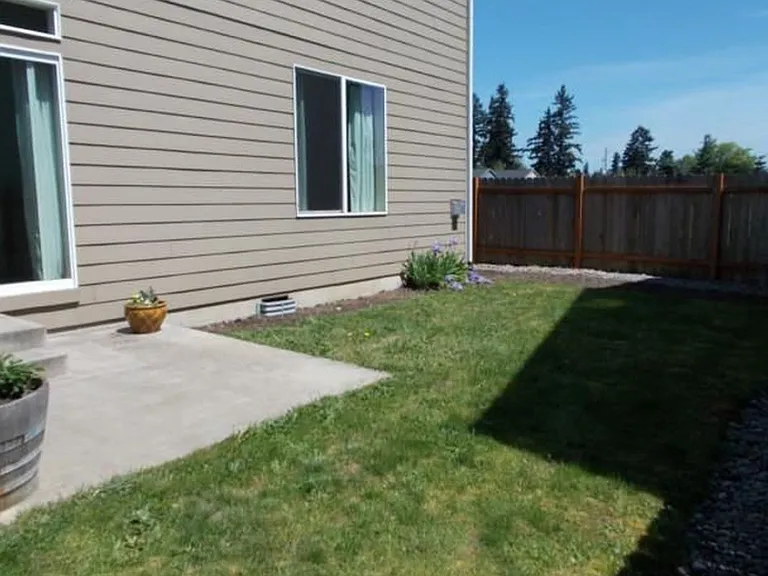 9205 NE 80th Cir — Photo 2